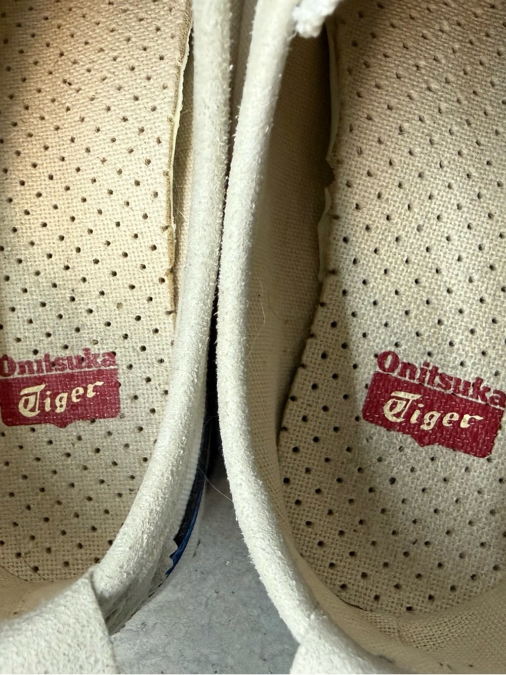 Onitsuka Tiger Beige Slip-On Sneakers with Red Logo - Picture 7 of 9